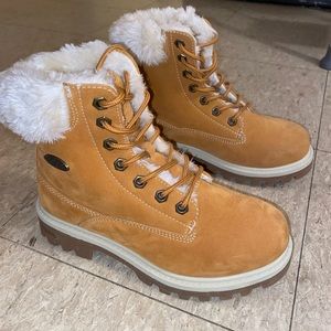 Lugz boots worn once size 4.5 perfect for winter and cold